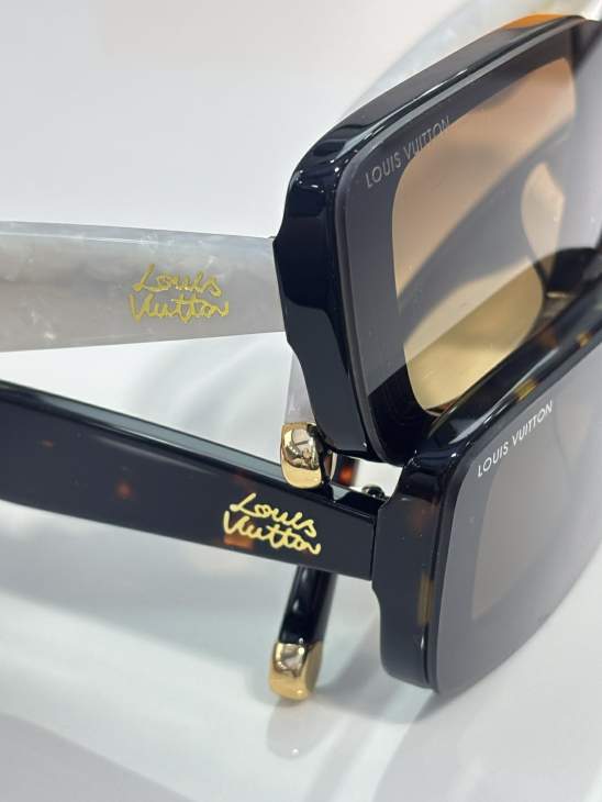 Picture of Louis Vuitton Sunglasses _SKUfw79761598fw